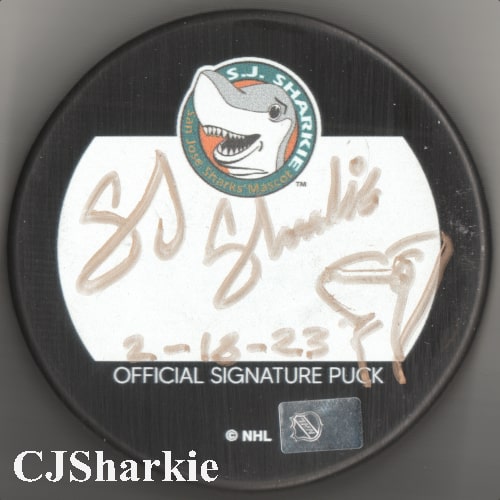 SJ Sharkie Puck back view